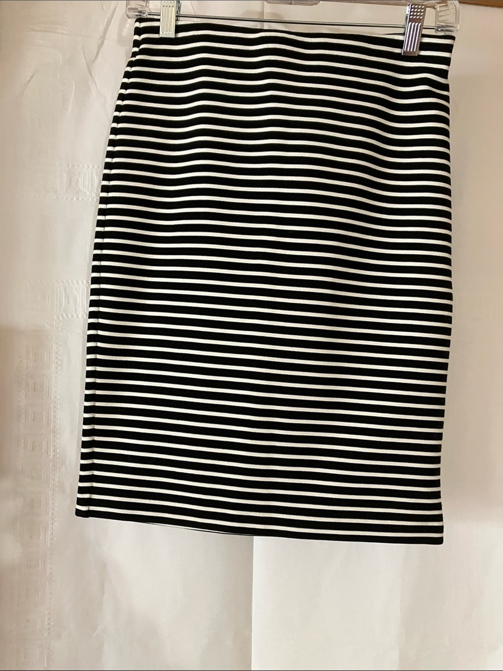 Loft Women’s Black & White Striped XS NWT Midi Pencil Pull on Skirt